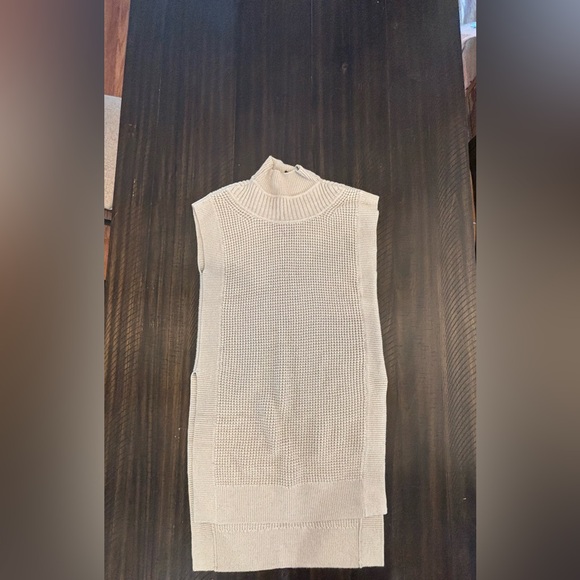 Club Monaco high low tunic vest. Merino wool. Light sand color. Size XS. - Picture 2 of 5